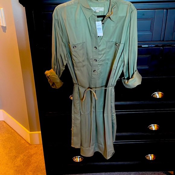 h&m olive green shirt dress Mae Linen Blend - Highland Dropped shoulders and long sleeves with wide Women's Dark green Satin Shirt